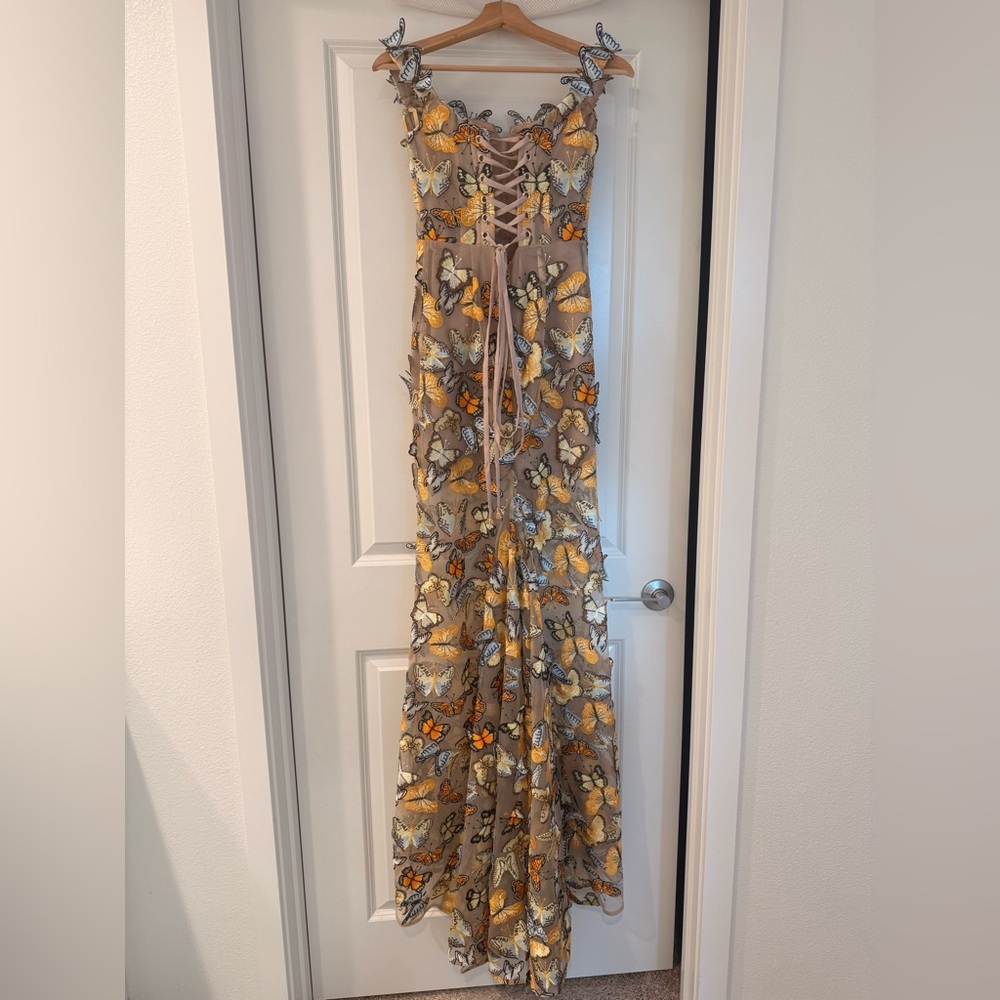 NWOT BRONX AND BANCO Bella 3D Butterfly Jasmine Off the Shoulder Gown - Picture 12 of 16